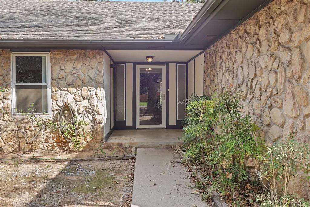 Photo 3 — 3905 Green Oaks Way, Edmond, OK 73034