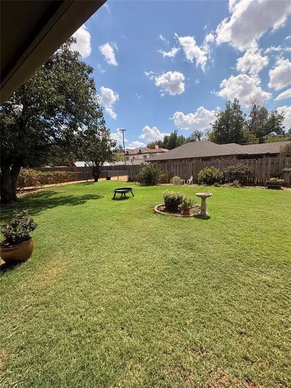 Photo 32 — 1327 W Kansas Avenue, Chickasha, OK 73018