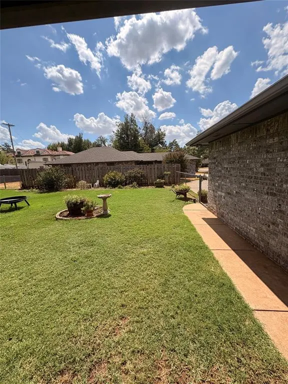 Photo 33 — 1327 W Kansas Avenue, Chickasha, OK 73018