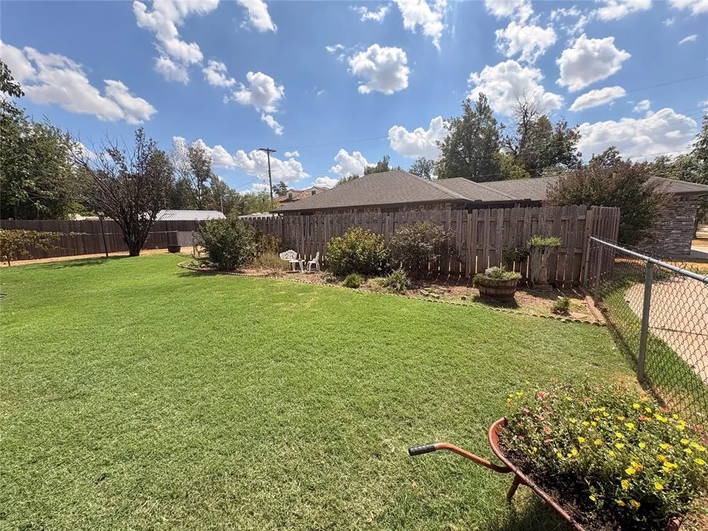 Photo 34 — 1327 W Kansas Avenue, Chickasha, OK 73018