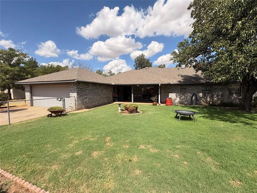 Photo 38 — 1327 W Kansas Avenue, Chickasha, OK 73018