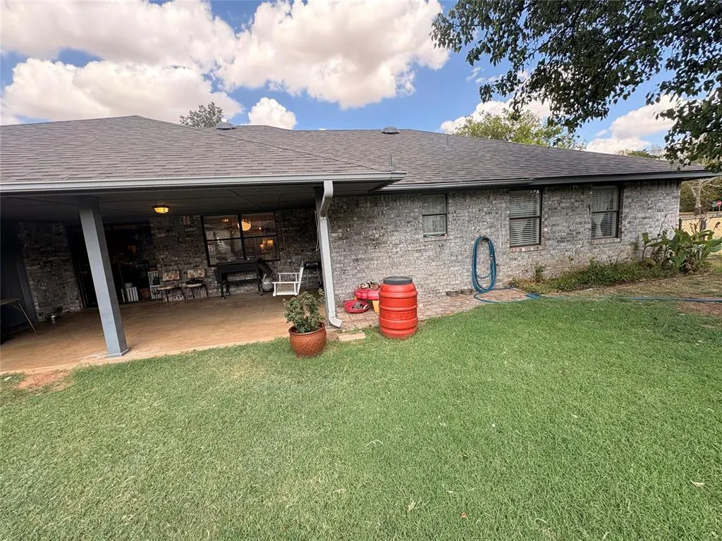 Photo 39 — 1327 W Kansas Avenue, Chickasha, OK 73018