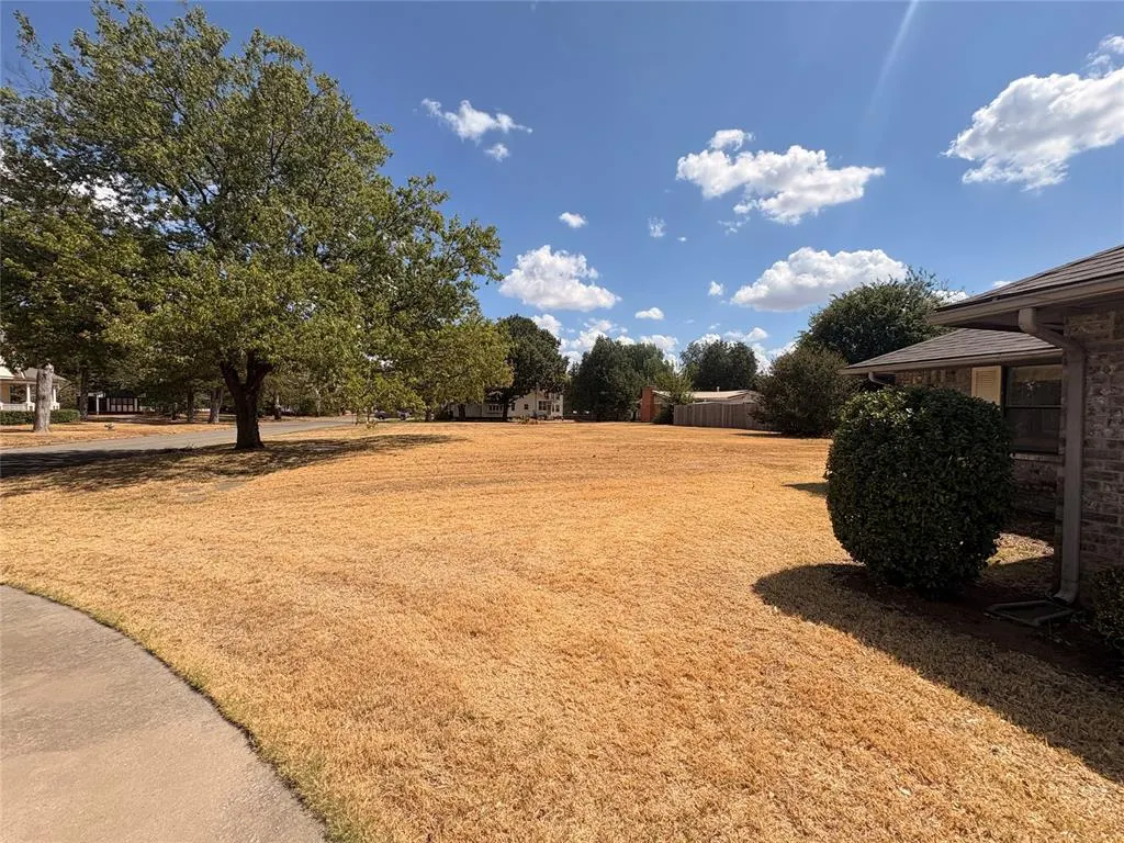 Photo 41 — 1327 W Kansas Avenue, Chickasha, OK 73018