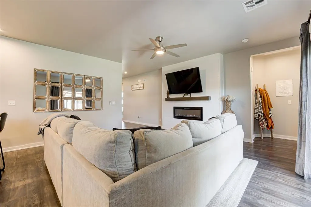 Photo 7 — 10709 NW 20th Street, Yukon, OK 73099
