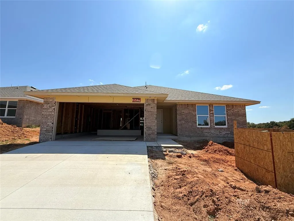 Front exterior — 21224 SE 31st Street, Harrah, OK 73045