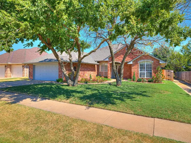 Photo 3 — 15208 Grand Parke Drive, Edmond, OK 73013
