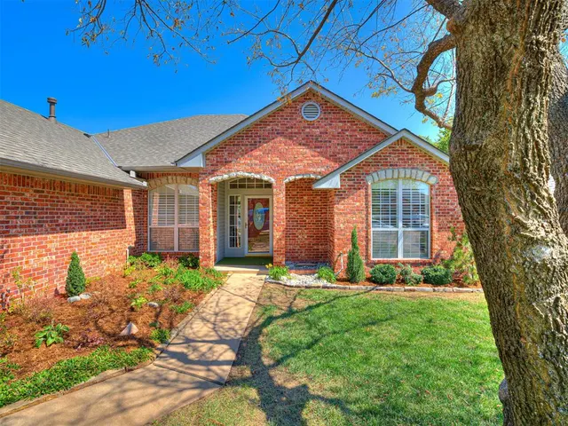 Photo 4 — 15208 Grand Parke Drive, Edmond, OK 73013