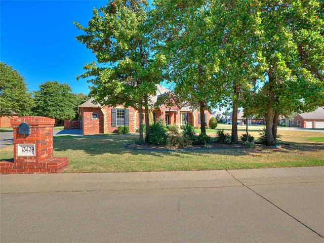 Photo 2 — 13439 Prestwick Circle, Choctaw, OK 73020
