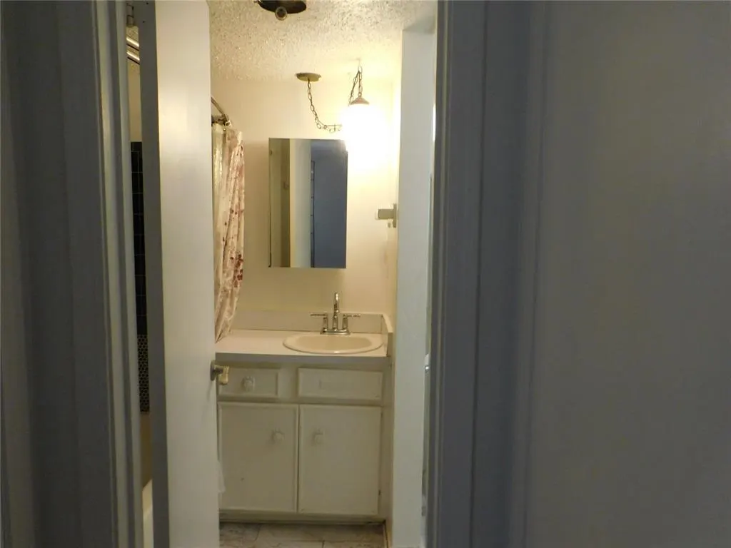 Photo 15 — 6026 NW Expressway B, Warr Acres, OK 73132