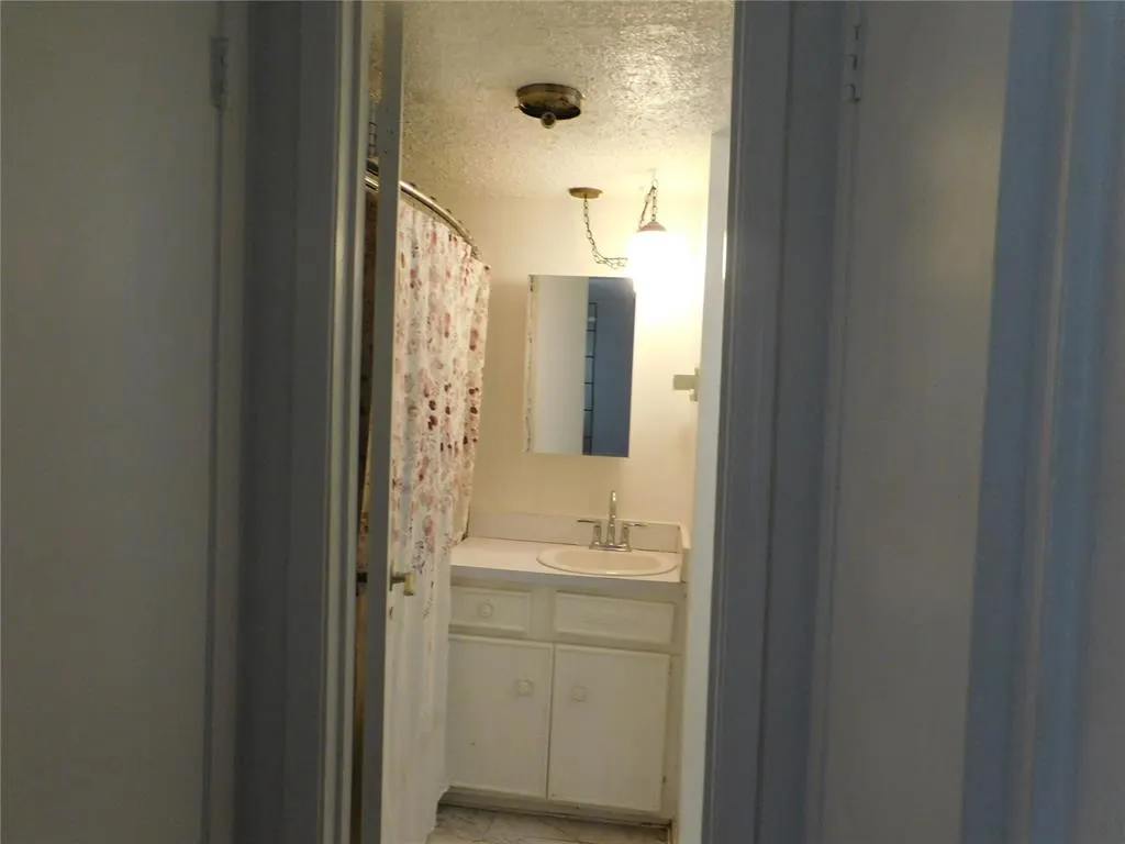Photo 17 — 6026 NW Expressway B, Warr Acres, OK 73132