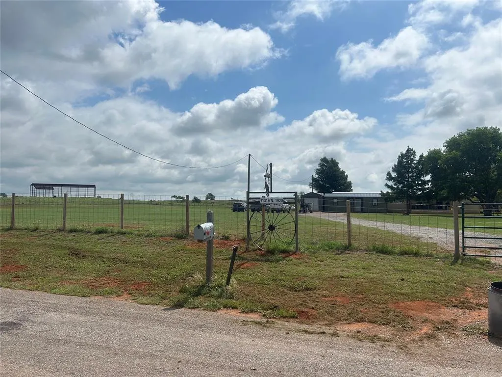 Photo 9 — 11316 N 1920 Road, Sayre, OK 73662