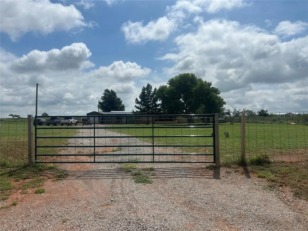 Photo 10 — 11316 N 1920 Road, Sayre, OK 73662