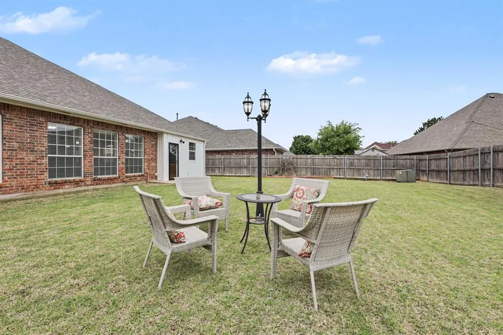 Photo 6 — 2509 Kingsley Lane, Oklahoma City, OK 73128