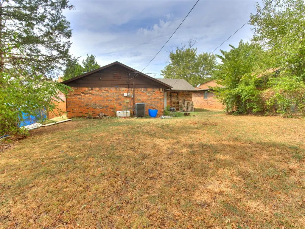 Photo 2 — 225 S Dixon Avenue, Shawnee, OK 74801