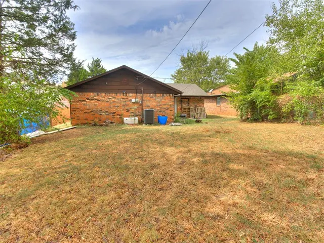 Photo 2 — 225 S Dixon Avenue, Shawnee, OK 74801