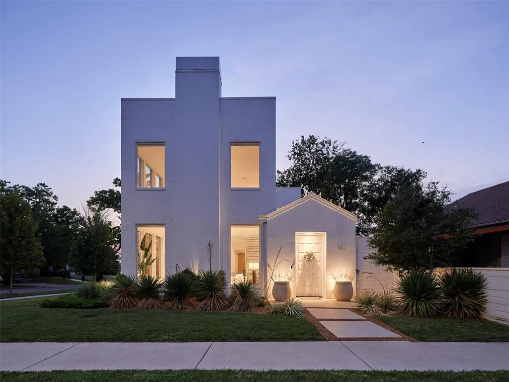 Front exterior — 901 N Francis Avenue, Oklahoma City, OK 73106