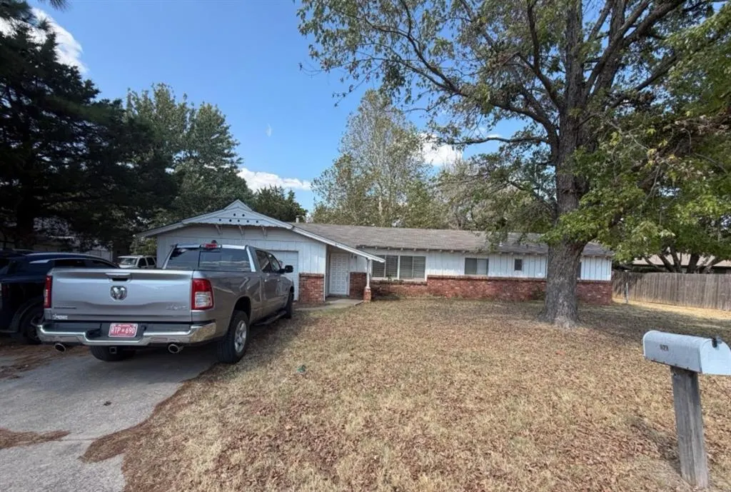 Front exterior — 527 Montana Street, Jones, OK 73049