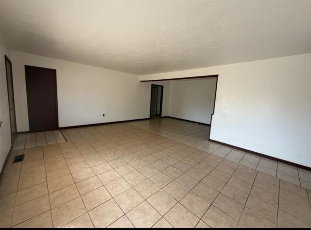 Photo 6 — 527 Montana Street, Jones, OK 73049
