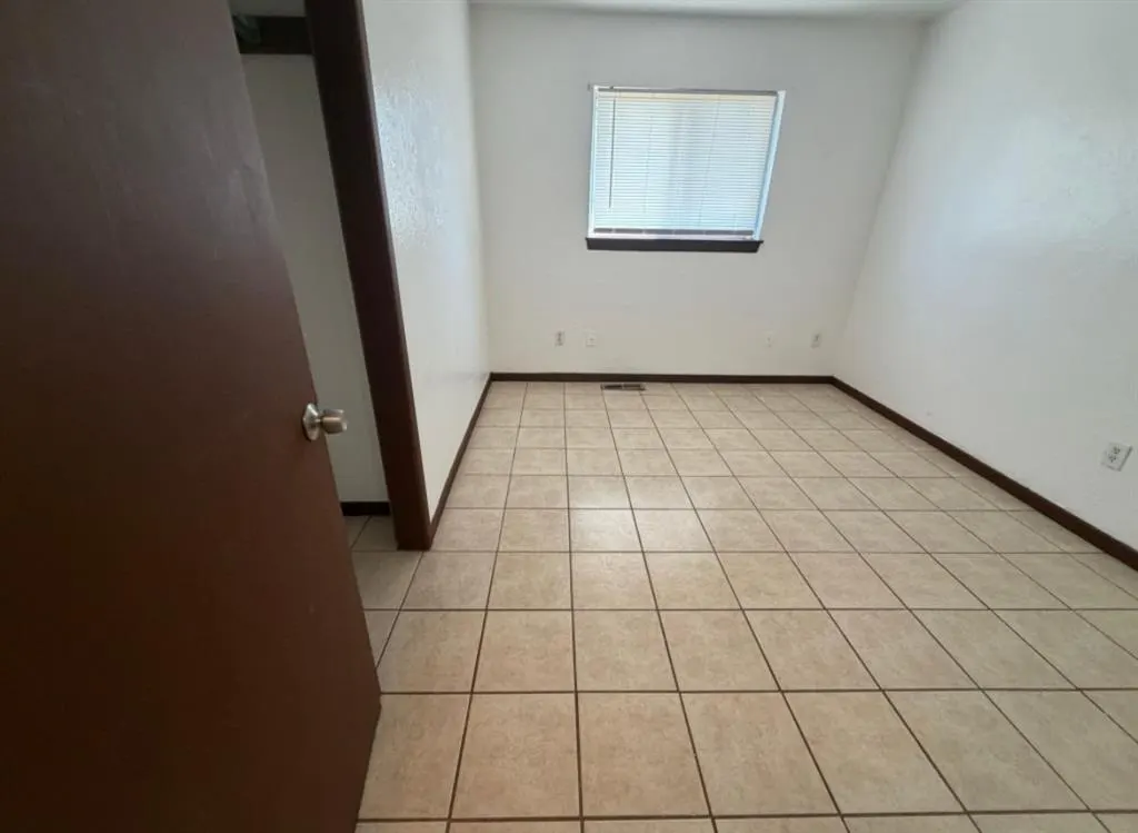 Photo 7 — 527 Montana Street, Jones, OK 73049