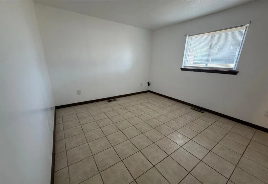 Photo 13 — 527 Montana Street, Jones, OK 73049