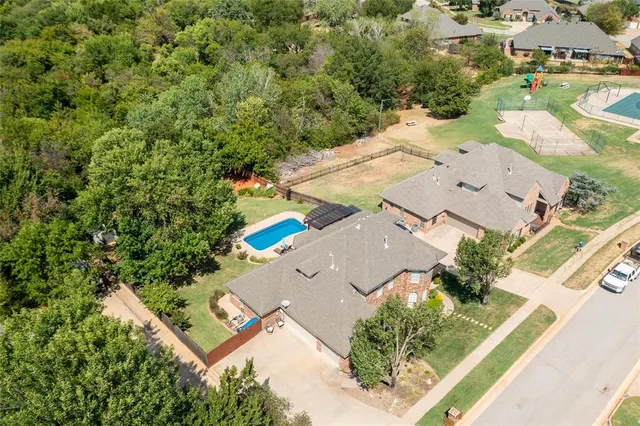 Photo 4 — 19509 Yearling Way, Edmond, OK 73012
