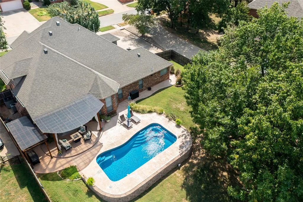 Front exterior — 19509 Yearling Way, Edmond, OK 73012