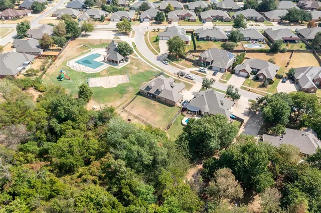 Photo 7 — 19509 Yearling Way, Edmond, OK 73012