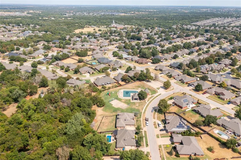 Photo 8 — 19509 Yearling Way, Edmond, OK 73012