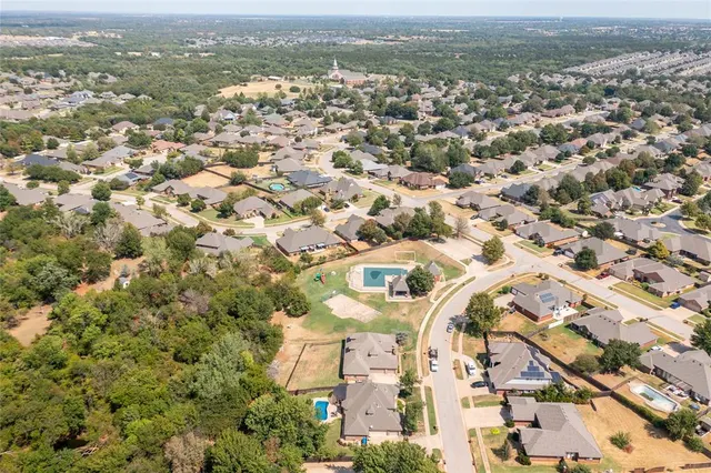 Photo 8 — 19509 Yearling Way, Edmond, OK 73012