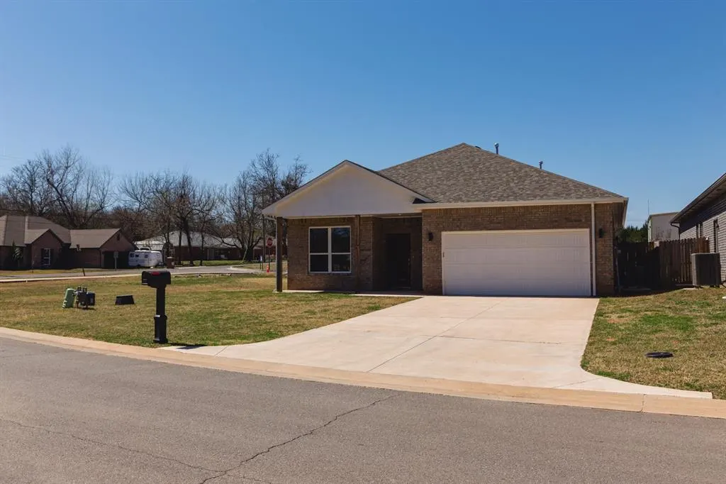 Photo 2 — 629 Remington Avenue, Jones, OK 73034