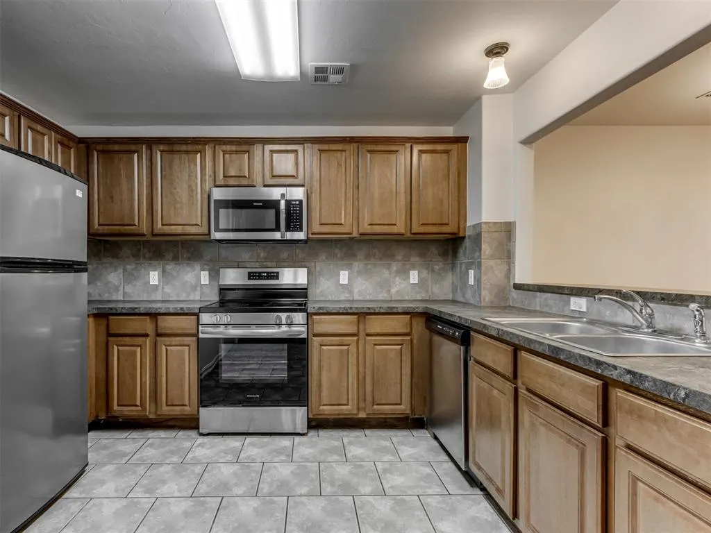 Photo 8 — 2633 Cedar Tree Road B, Oklahoma City, OK 73120