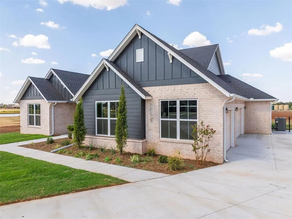 Photo 2 — 6721 Lake View Court, Cashion, OK 73044