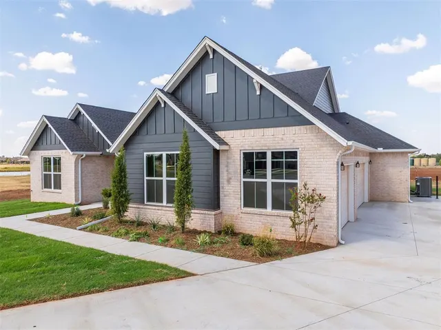 Photo 2 — 6721 Lake View Court, Cashion, OK 73044