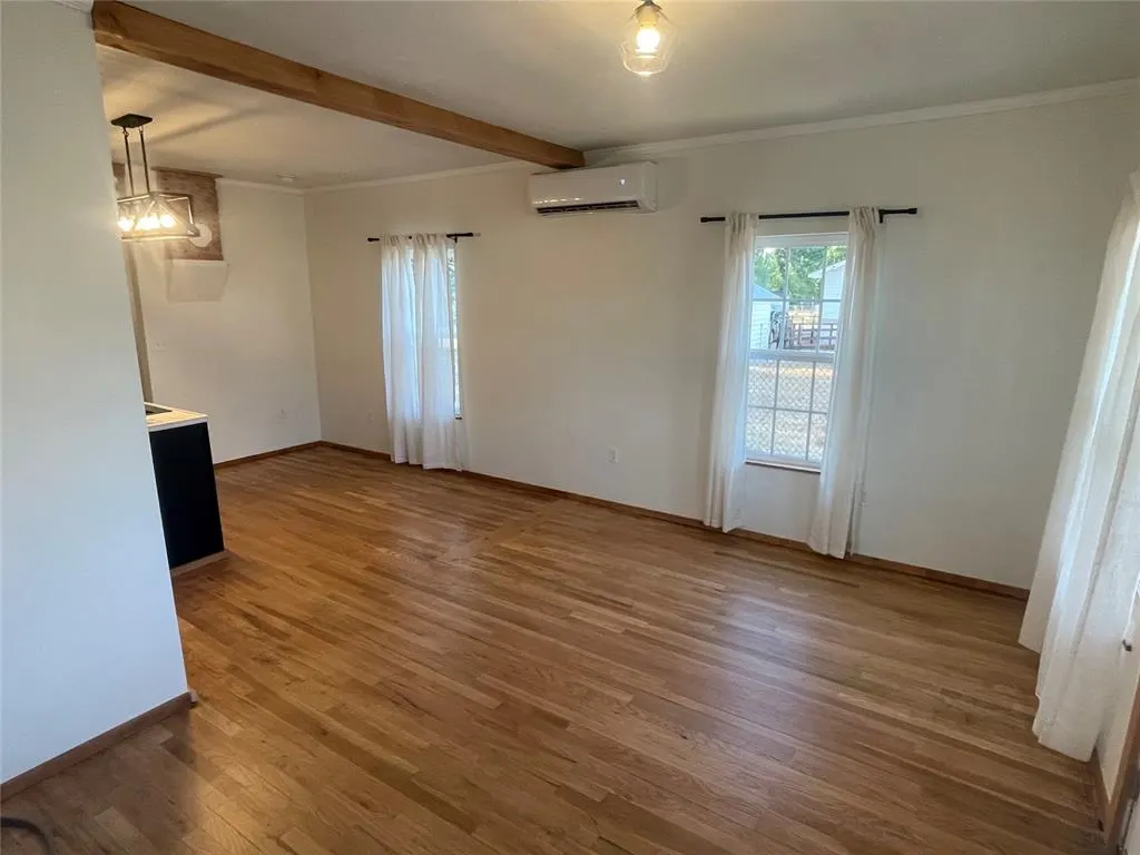 Photo 4 — 311 S 11th Street, Clinton, OK 73601