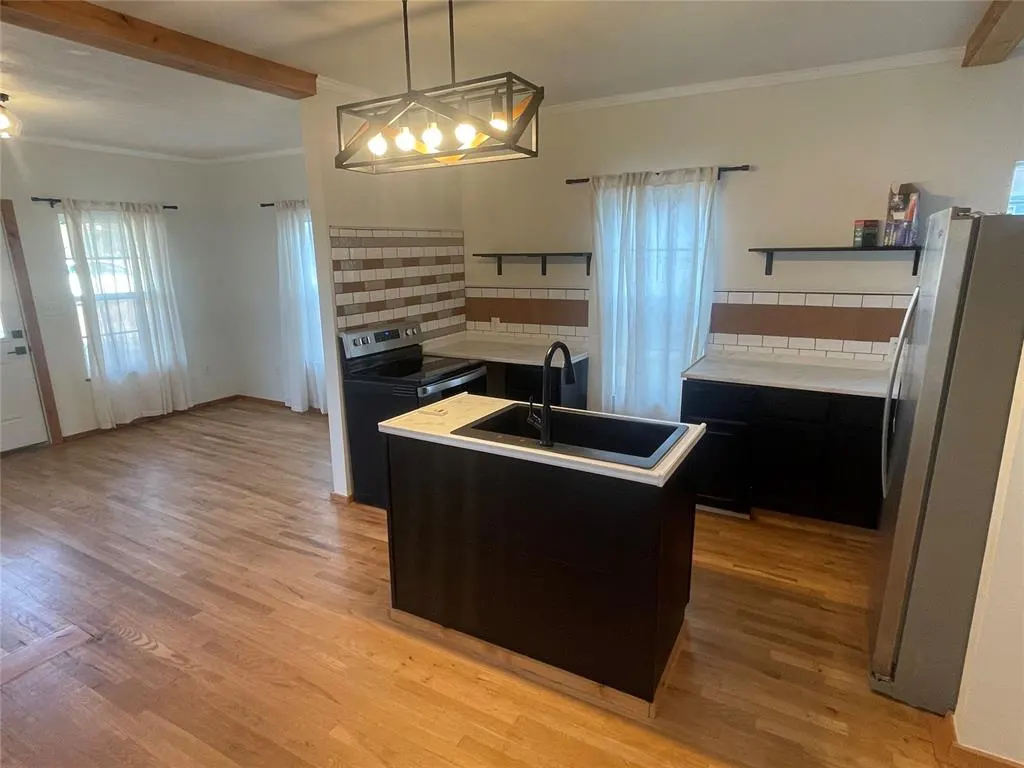 Photo 6 — 311 S 11th Street, Clinton, OK 73601