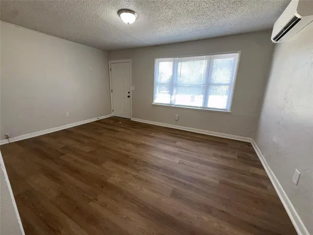Photo 3 — 405 NW 90th Street, Oklahoma City, OK 73114