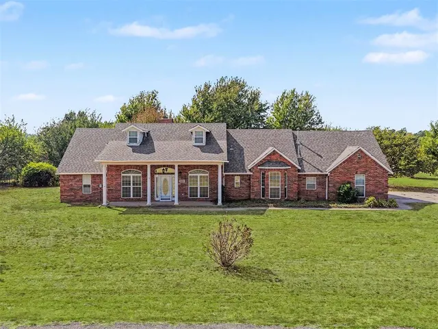 Front exterior — 803 Timberland Way, Tuttle, OK 73089