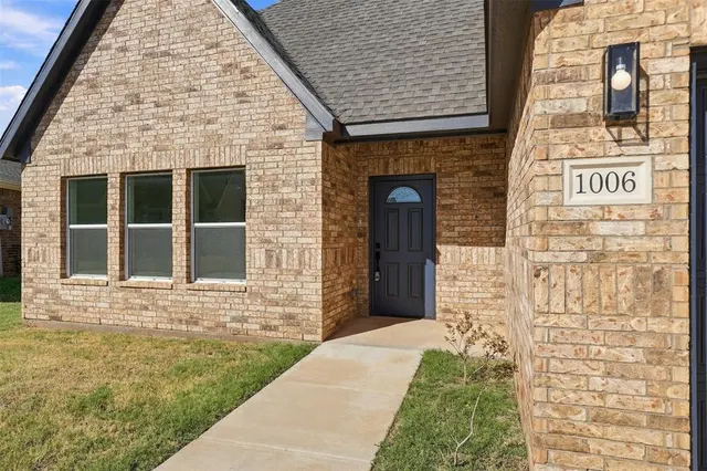 Photo 6 — 800 Chateau Court, Kingfisher, OK 73750