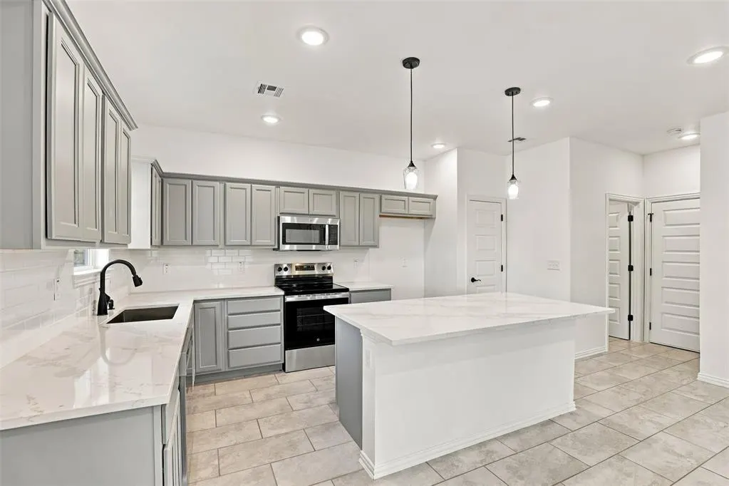 Photo 11 — 800 Chateau Court, Kingfisher, OK 73750