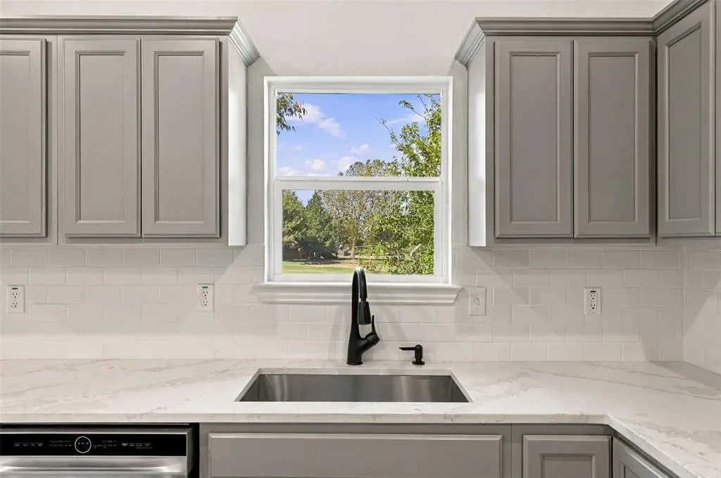 Photo 12 — 800 Chateau Court, Kingfisher, OK 73750