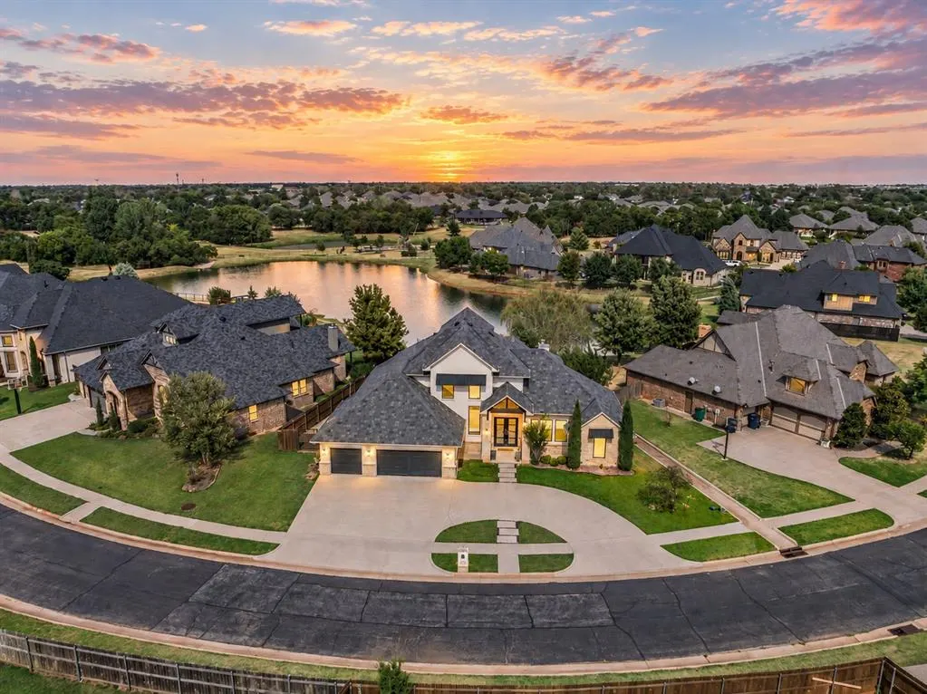 Front exterior — 15400 Kestral Park Court, Edmond, OK 73013