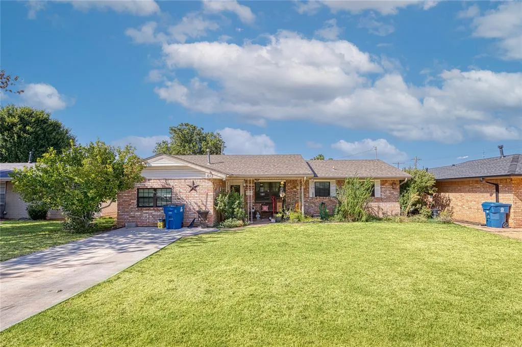 Front exterior — 613 W 10th Street, Cordell, OK 73632