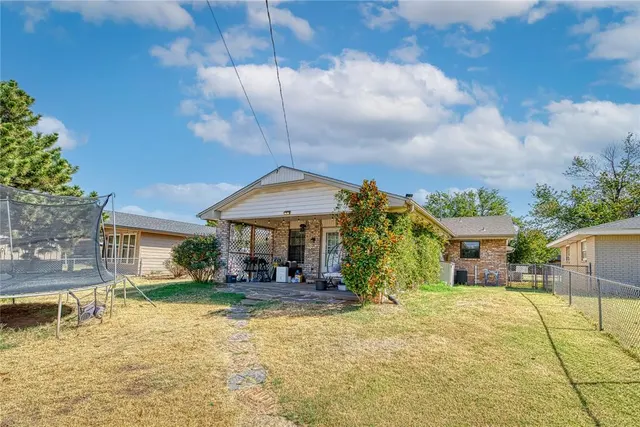 Photo 2 — 613 W 10th Street, Cordell, OK 73632