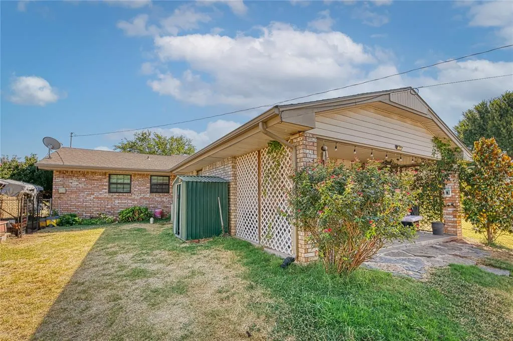 Photo 3 — 613 W 10th Street, Cordell, OK 73632
