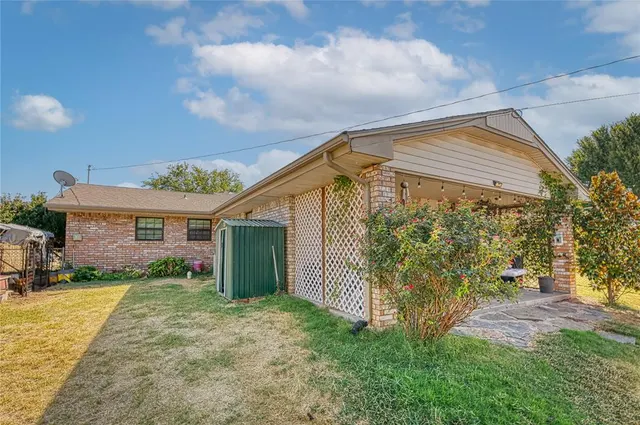 Photo 3 — 613 W 10th Street, Cordell, OK 73632