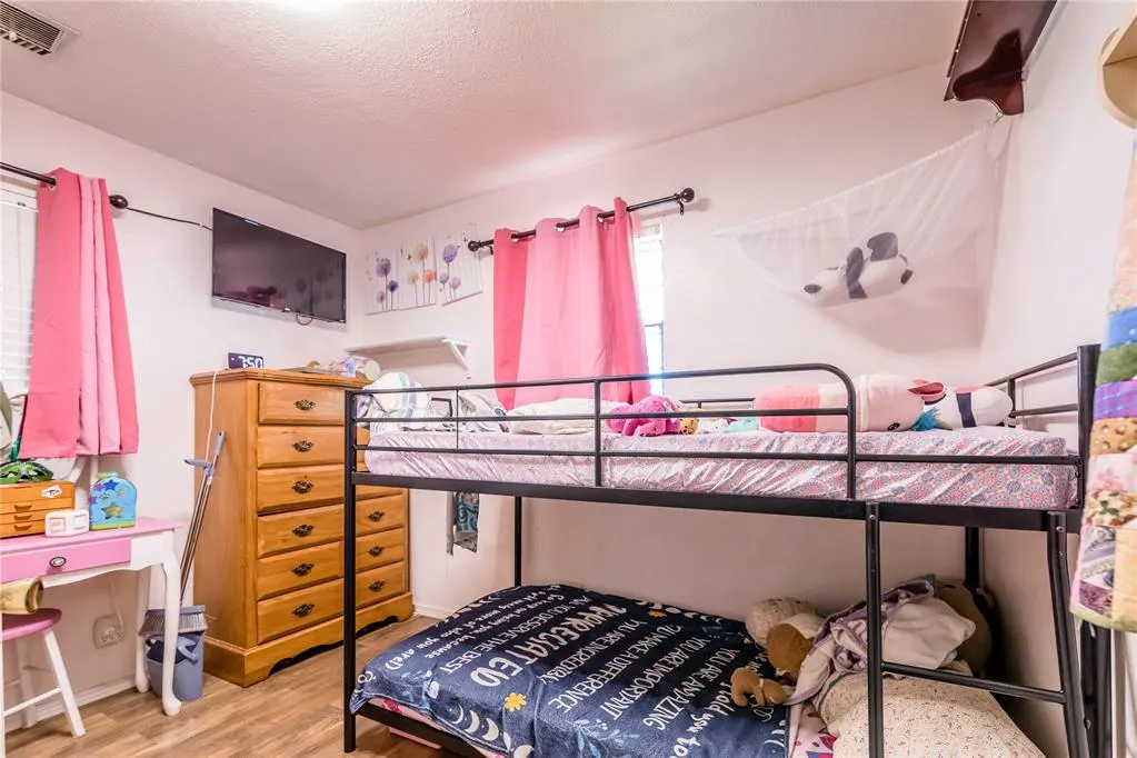 Photo 5 — 613 W 10th Street, Cordell, OK 73632