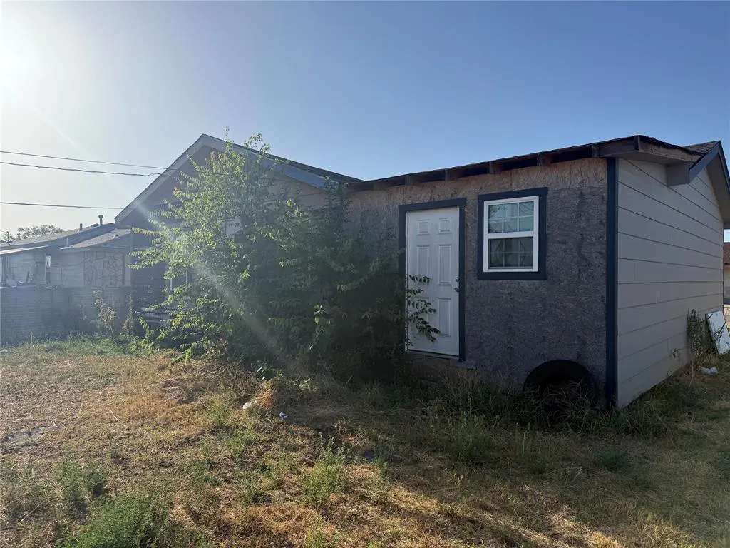 Photo 2 — 1325 E Hemlock Street, Altus, OK 73521