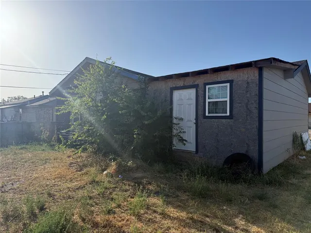 Photo 2 — 1325 E Hemlock Street, Altus, OK 73521