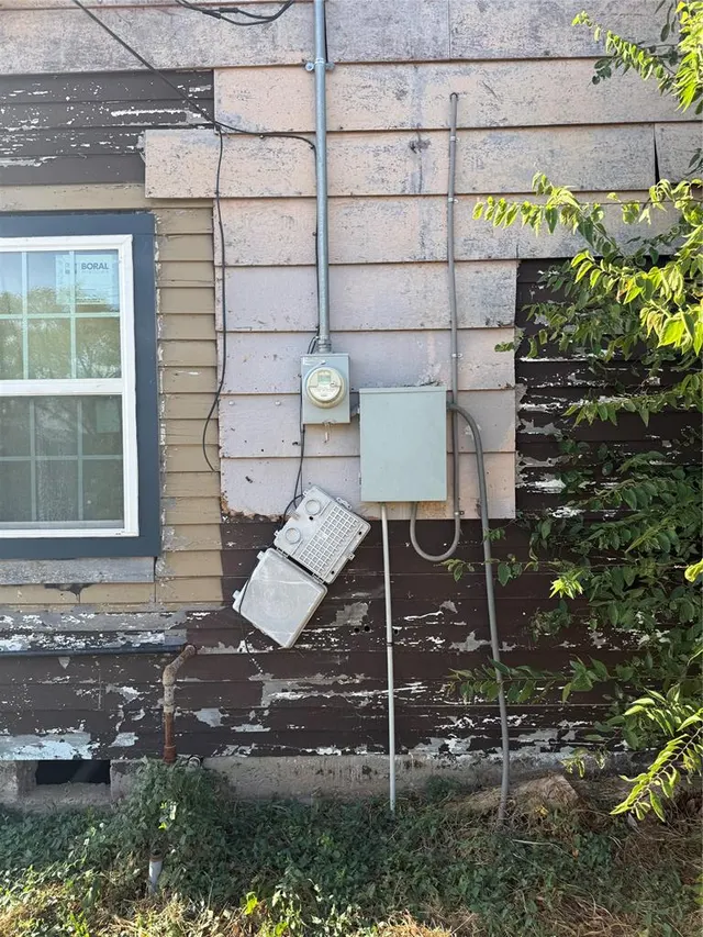 Photo 3 — 1325 E Hemlock Street, Altus, OK 73521