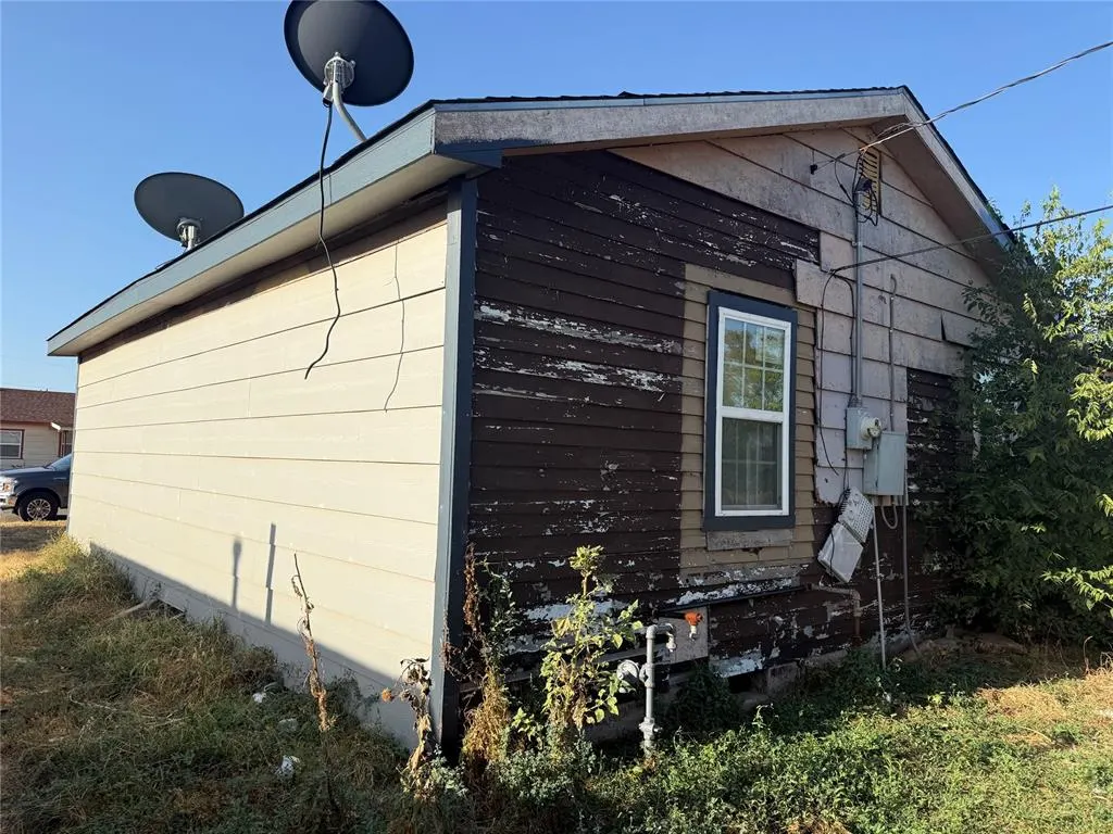 Photo 4 — 1325 E Hemlock Street, Altus, OK 73521